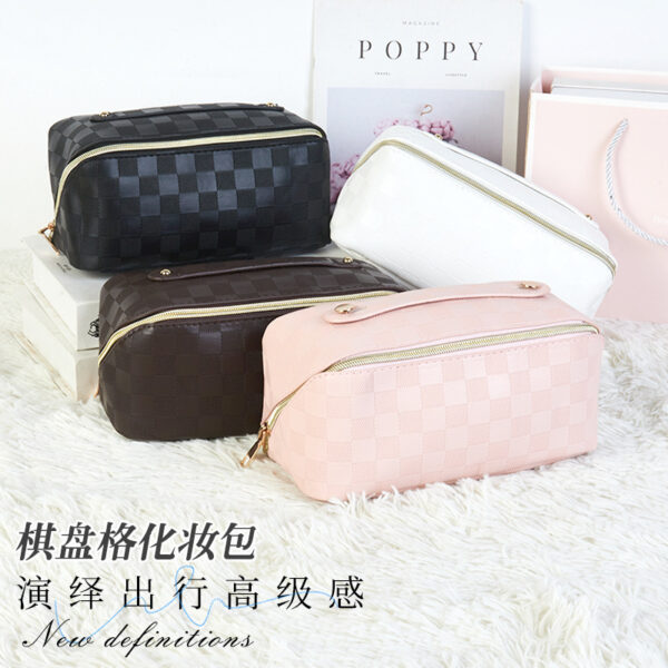 Wholesale of Large Capacity Organ PU Pillow Makeup Bags