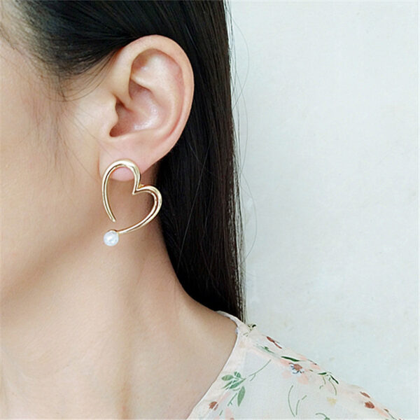 Wholesale Alloy Hollow Heart Pearl Earrings