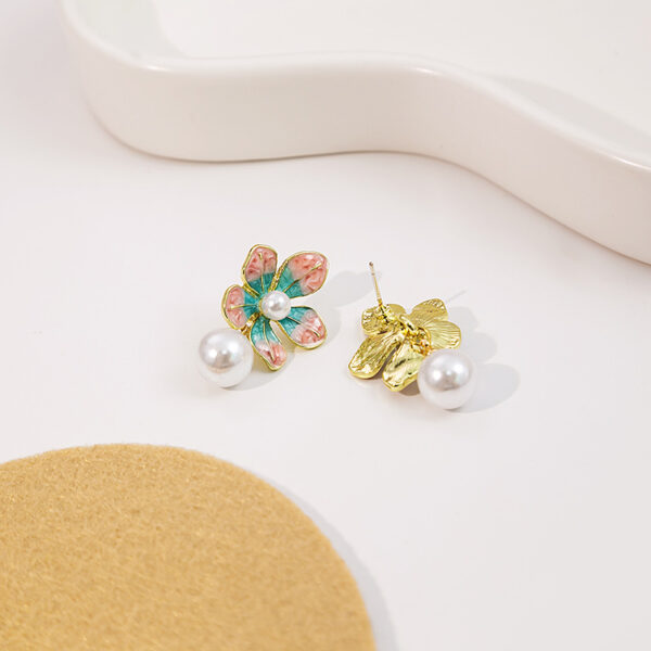Wholesale Drip Oil Flower Pearls Enamel Pink Blue Petals Alloy Earrings