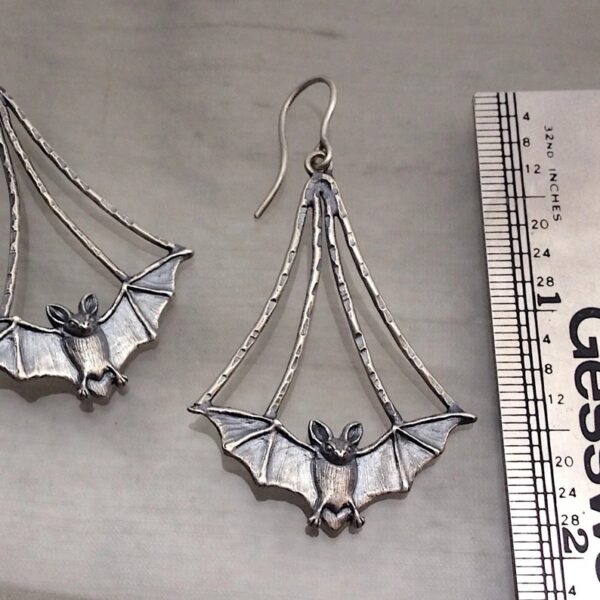 O1CN01QKvD7k1TI0iaN5j8k_2206709272358-0-cib Wholesale Goth Theme Vintage Temperament Fashion Bat Alloy Earrings
