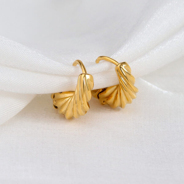 Wholesale Titanium Steel Wavy Shaped Earrings Fashionable 18K Gold Plated Stainless Steel Earrings