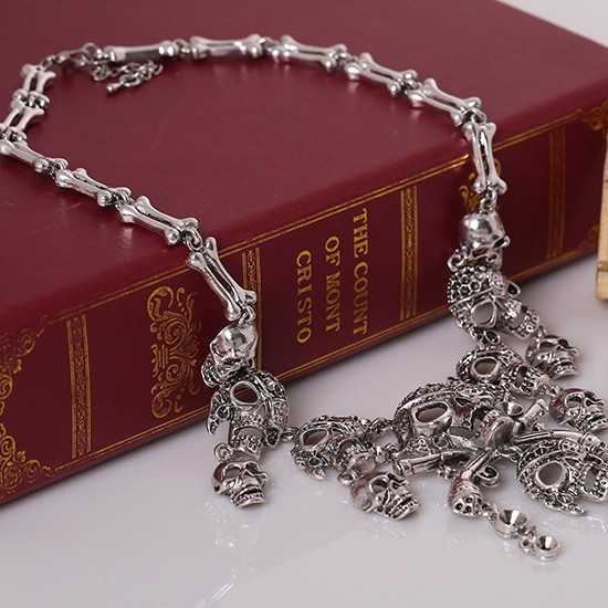 O1CN01QtoXYd24AM7AyJ2op_2684747350-0-cib Wholesale Halloween Retro Skull Alloy Necklace