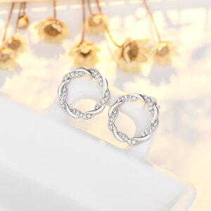 Zircon interwoven earrings (platinum plated color retention)