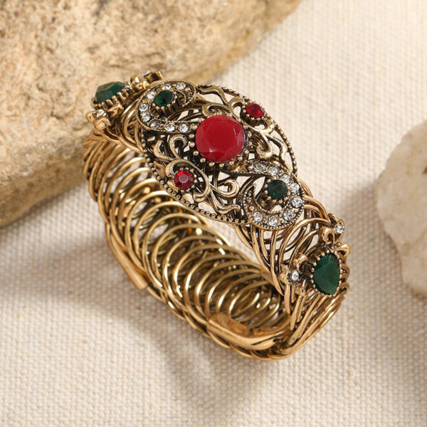 Wholesale Spring Opening Vintage Hollow Bracelet