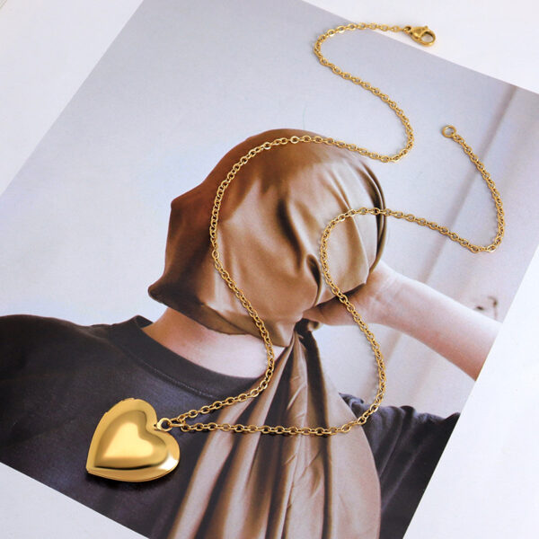O1CN01RribVA1MV6l86PA5o_2215457981439-0-cib Wholesale Love Photo Box Pendant Opening and Closing Heart Pendant Clavicle Chain Neck Chain Titanium Steel Necklace