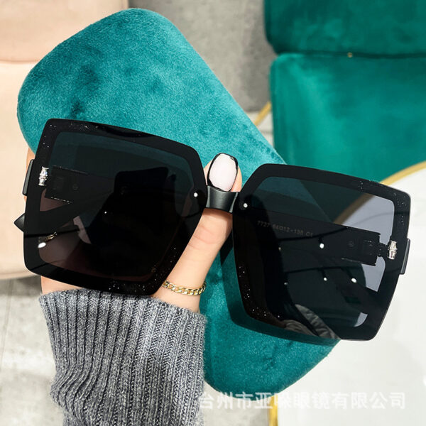 O1CN01S8ZIuv1hhZScHQzY9_2213247574309-0-cib Wholesale Square Set Glitter Pink Large Frame Gradient PC Sunglasses