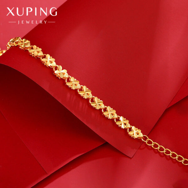 Wholesale Alloy Gold-plated Simulation Bracelet with High-end Feel, Light Luxury, Four Leaf Lucky Grass Retro Bracelet