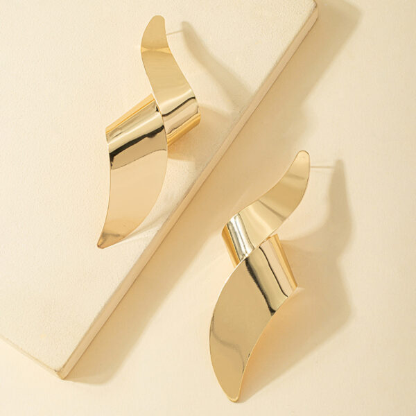 Wholesale Spiral Large Size Exaggerated Earrings