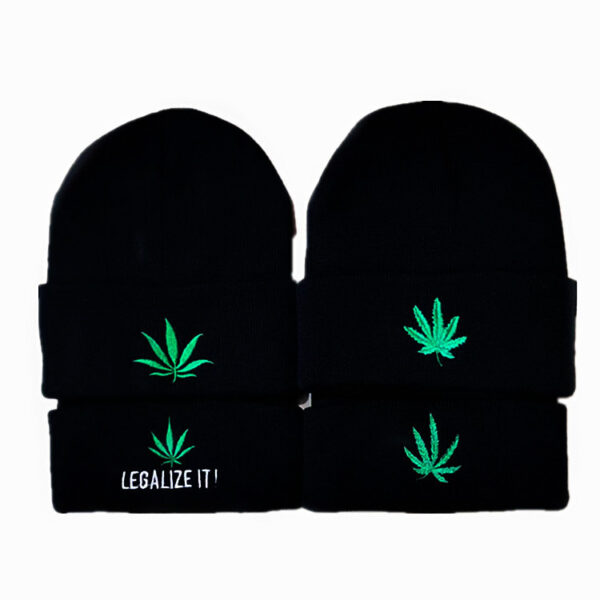 O1CN01SmYta02IJQSpTn9q3_3982869265-0-cib Wholesale Autumn and Winter Maple Leaf Wool Knitted Warm Pullover Hat