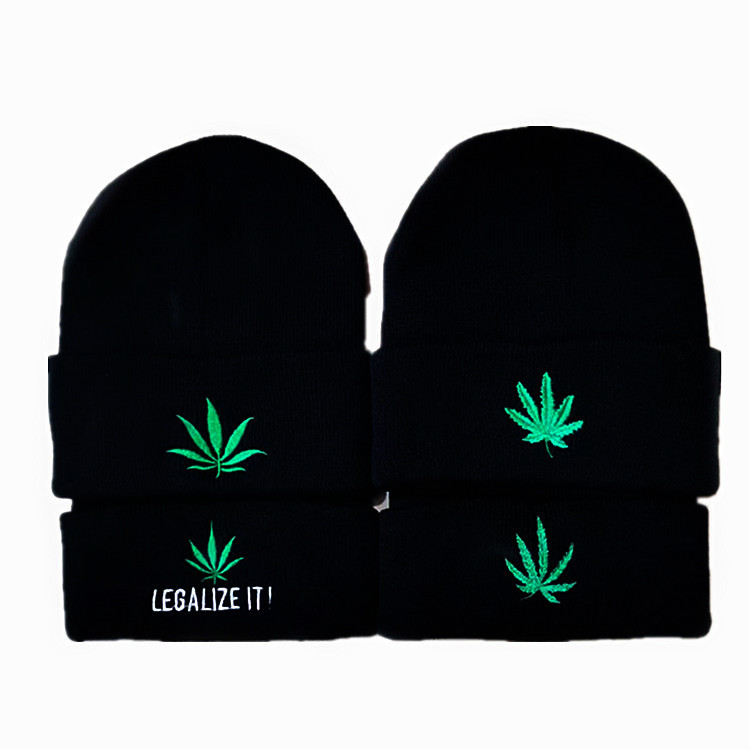 Wholesale European and American Autumn and Winter Maple Leaf Knit Beanie Hip-Hop Street Dance Hat for Men and Women, Warm and Windproof Pullover Hat