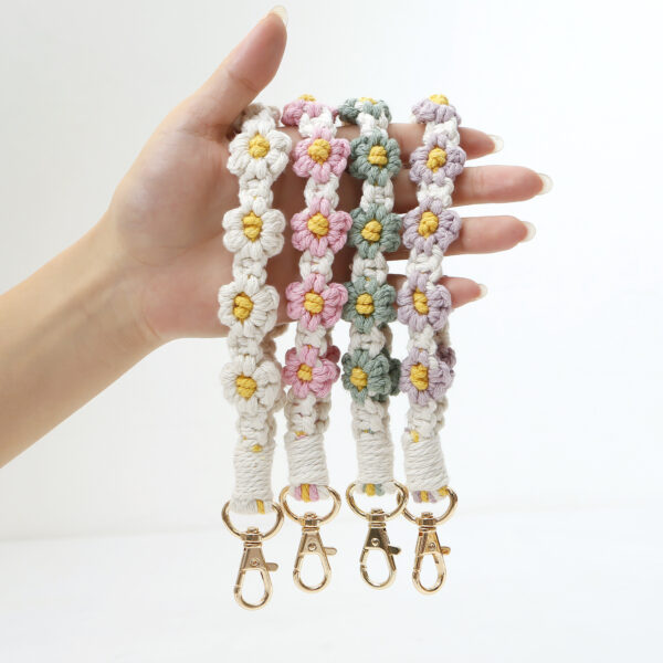 Wholesale Alloy Small Daisy Wristband Keychain
