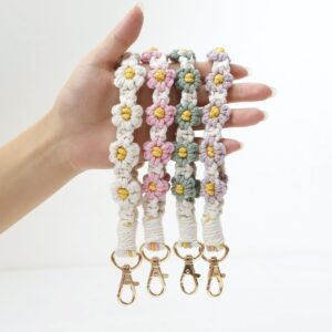 O1CN01SsvXgQ21cLGT9bR7q__2201220227005-0-cib Wholesale Alloy Small Daisy Wristband Keychain