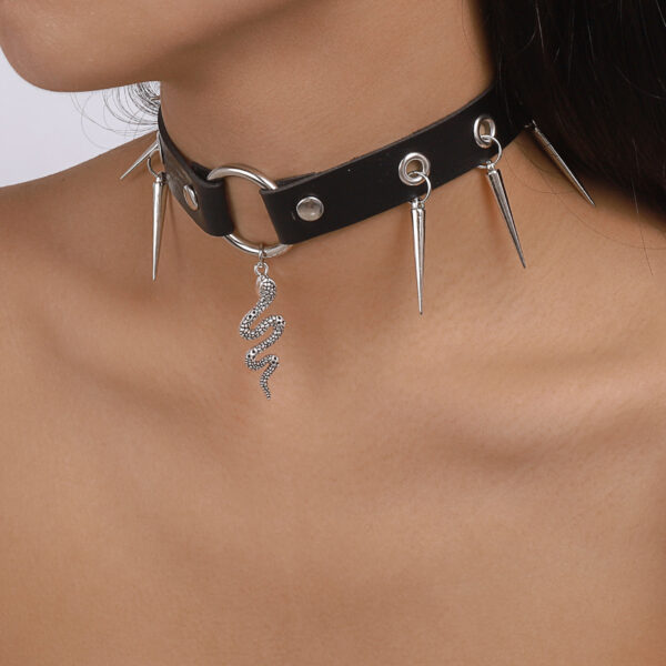 O1CN01T19epi1X6nSDE4Cw1_1768642875-0-cib Wholesale Punk Rock Fan Gothic Leather Snake Rivet Bondage Collar Clavicle Chain