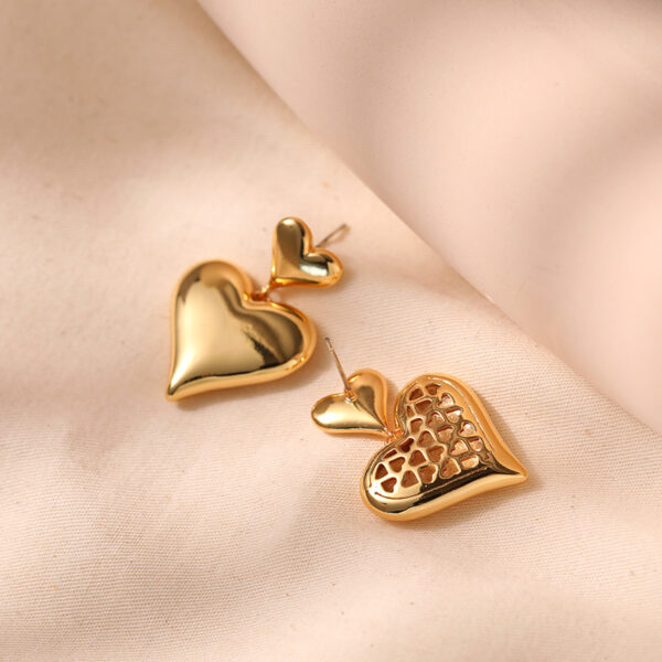 O1CN01TjMUTX1EhSWZxSqrj_2210915660383-0-cib Wholesale Three-dimensional Love High-grade Metallic Gold-plated Earrings