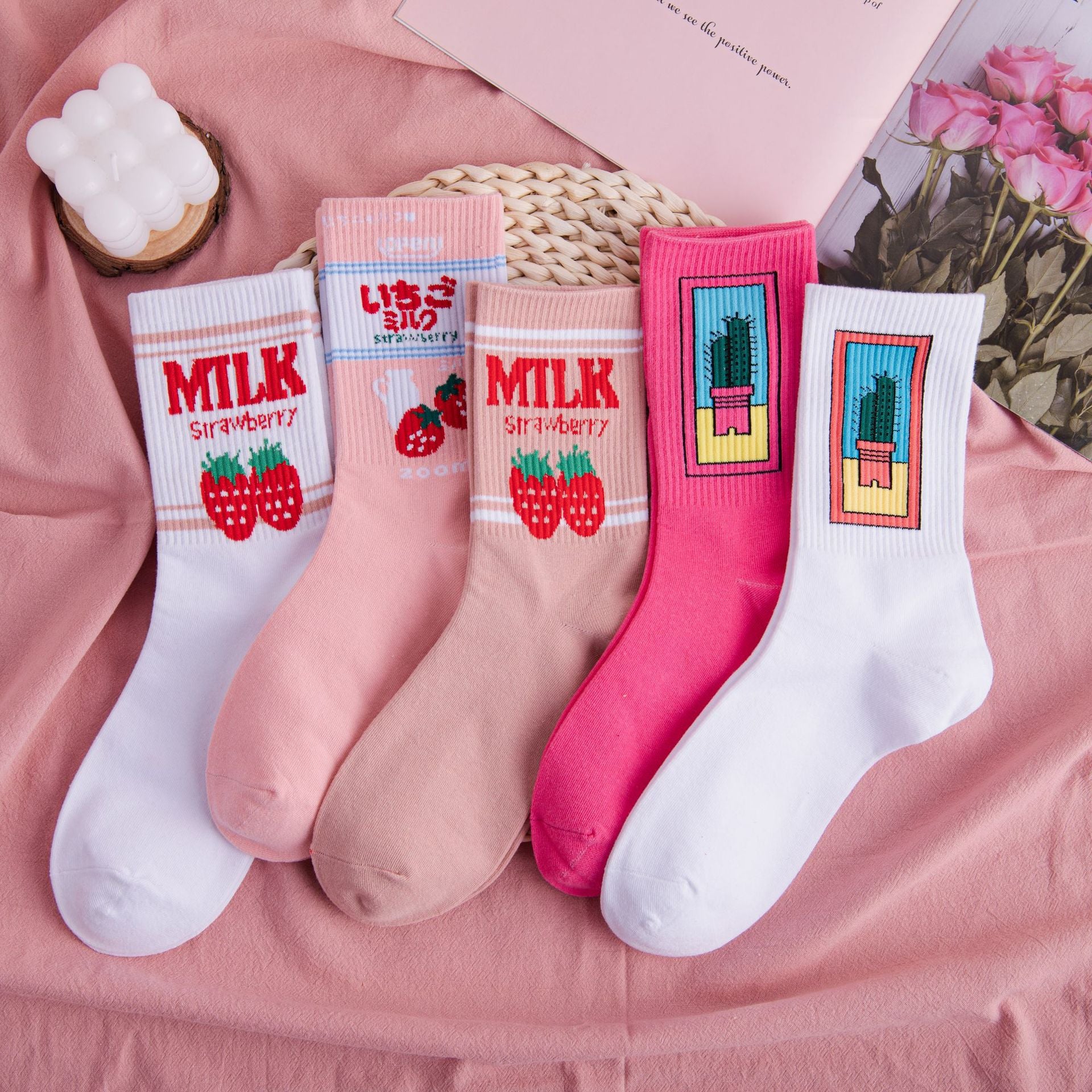 Wholesale Pink Strawberry Is Versatile and Wears Mid-socks Over The Collegiate Style