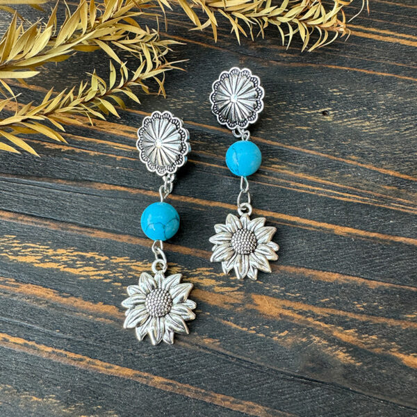 O1CN01U4VKw11zp38dzBsAg_2215459036762-0-cib Wholesale Western Style Bull Head Sunflower Inlaid Turquoise Metal Earrings