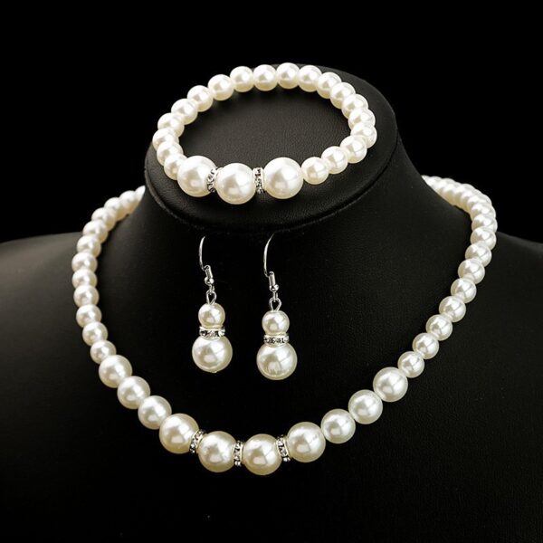 Wholesale Pearl Necklace Earrings Bracelet Three Piece Set