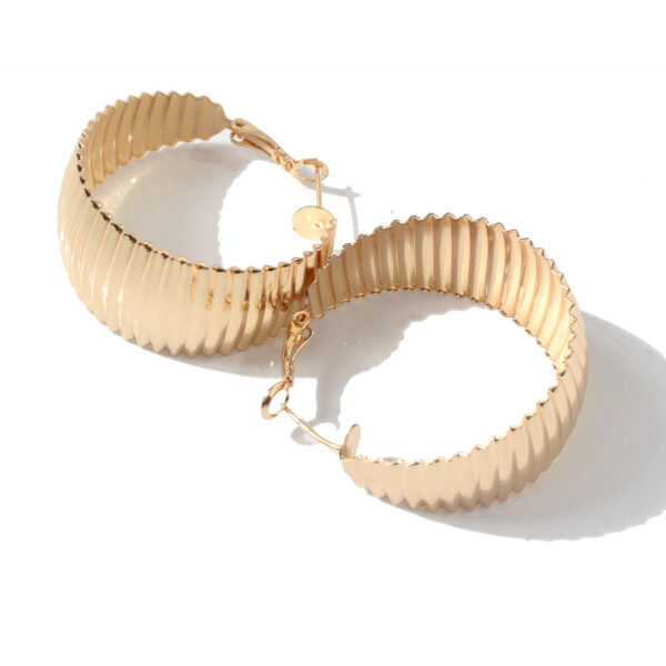 Wholesale Vintage Gold Hoop Alloy Earrings