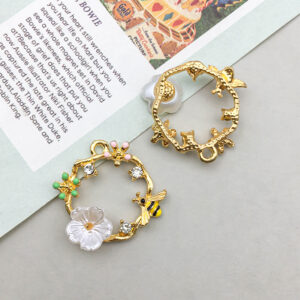 1 dripping oil kc golden white flower bee ring pendant 16*14mm-1.3g-16961