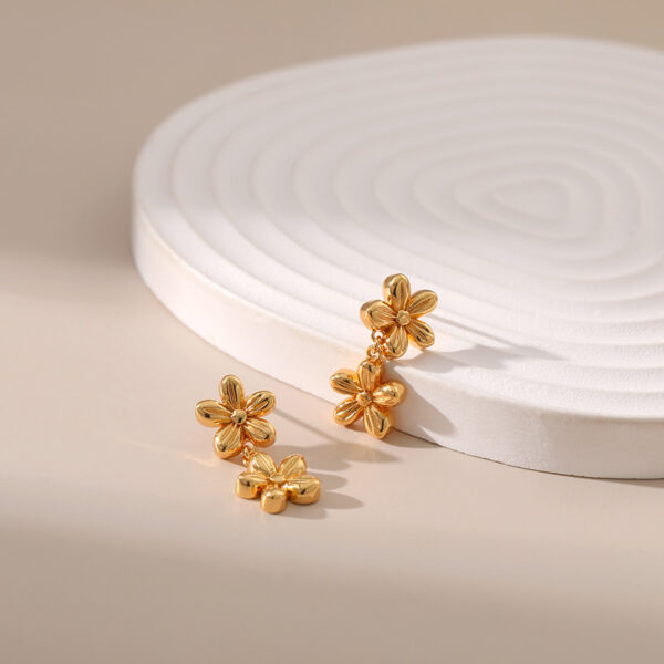 Wholesale S925 Silver Needle Flower Plated 18K Real Gold Earrings