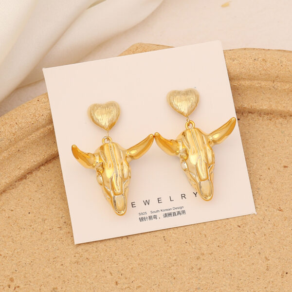 O1CN01WO7k3D1Fe5BVpfxNN_2043160511-0-cib Wholesale Vintage Bull Head Temperament Stainless Steel Earrings