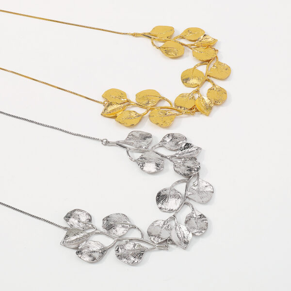 Wholesale Metallic Leaf Exaggeration Alloy Necklaces