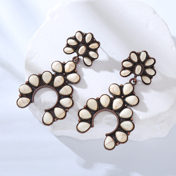 Wholesale Vintage Scalloped Turquoise Hollow Earrings