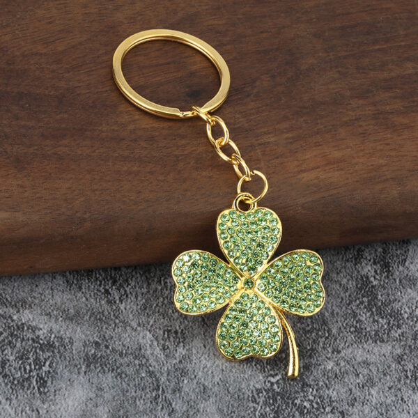 O1CN01WtOeg02KP2dI4ZJzq_2213263739548-0-cib Wholesale Diamond Lucky Four-Leaf Clover Car Metal Pendant Keychains