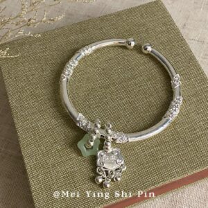 Small Flower Pendant Peace Lock Bracelet