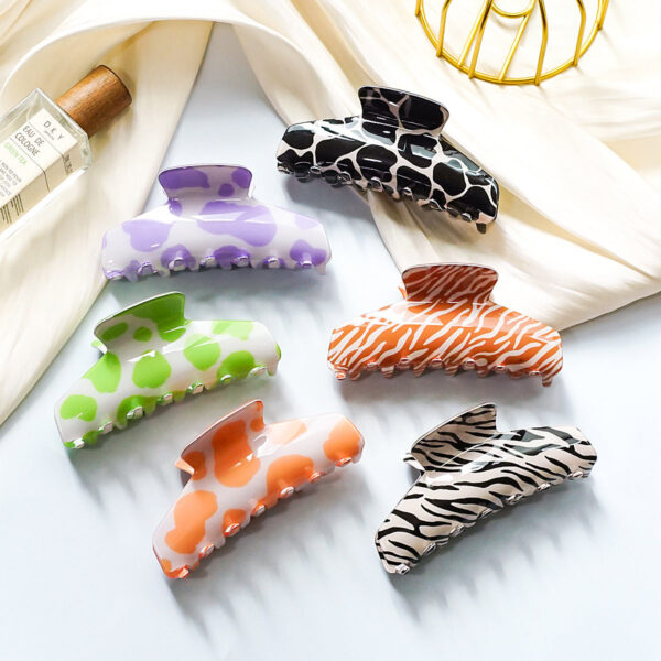 O1CN01XVqL3n25t47PmQ1xP__2208039847583-0-cib Wholesale Color Zebra PVC Hair Clips