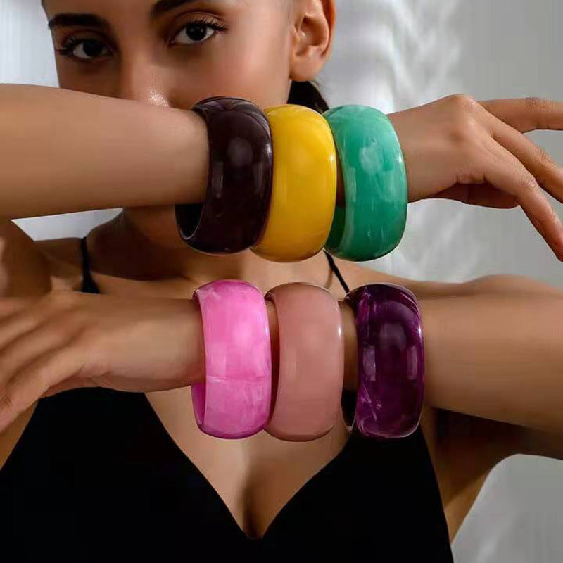 Wholesale Wide Circular Colorful Jelly Colored Dynamic Acrylic Resin Eco-friendly Bracelet