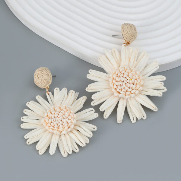 O1CN01XsB7El2II3CTrg4UH_2473019262-0-cib Wholesale Woven Flower Raffia Earrings