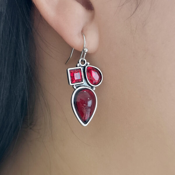 O1CN01XvtM8w294v94XFKT1_3175378015-0-cib Wholesale wine red candy crystal gemstone alloy Earrings