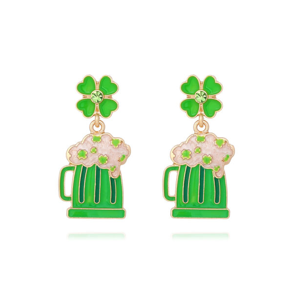 O1CN01XzvX1H2JjMVQypQwD_3025409457-0-cib Wholesale St. Patrick's Four-leaf Clover Alloy Oil-drip Diamond Beer Mug Earrings