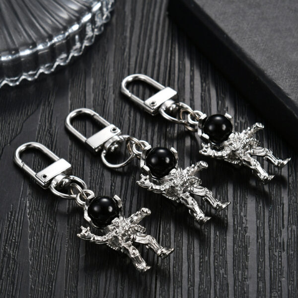 O1CN01YCvb0e2M3d6uk8HrS_3167339772-0-cib Wholesale Astronaut Metal Keychains