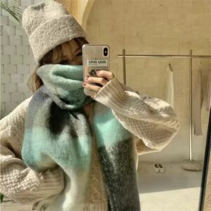 Rainbow tassel [black gray] / About 230