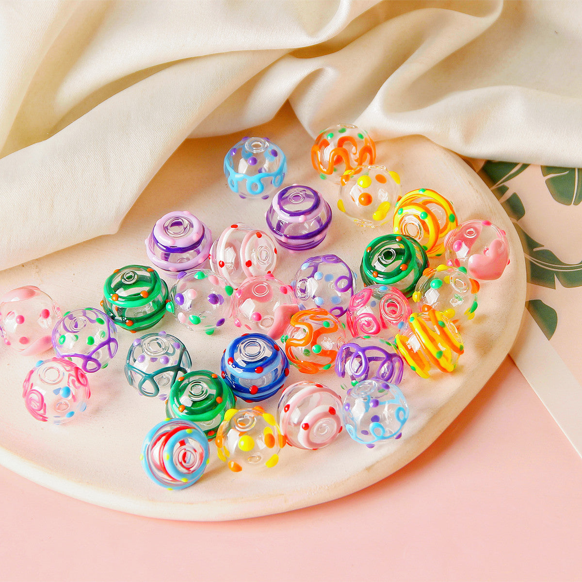 Wholesale 14mm lka Dot Line Hollow Glass Beads
