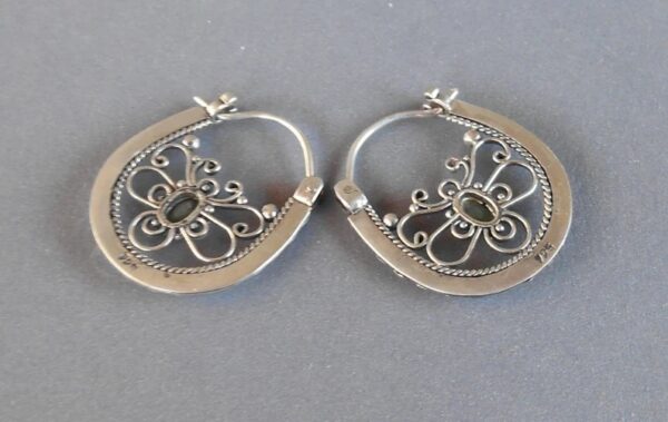 Wholesale Vintage Hollow Emerald Alloy Earrings