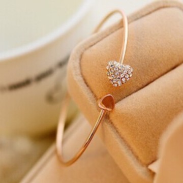 O1CN01Z7fnf01yaZ8fq43fR_2215209296595-0-cib Wholesale Full Diamond Heart-shaped Heart Opening Alloy Gold-plated Adjustable Bracelet