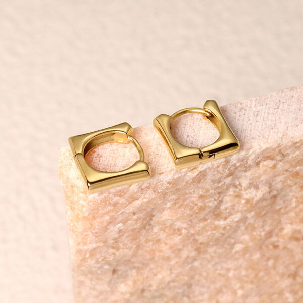Wholesale Stainless Steel 18K Gold Simple Geometric Earrings Women's Small Mini Earrings