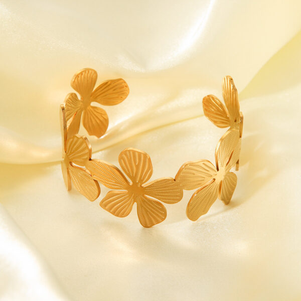 Wholesale Stainless Steel Flower 18K Gold Plated Non-fading Bracelet