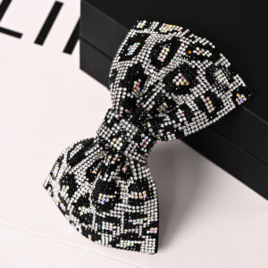 Leopard print white and black diamond