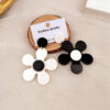 O1CN01ZsgGDM27ScVzSTBNL_3843297796-0-cib Wholesale Fashion Contrasting Color Five-petal Flower Acrylic Earrings