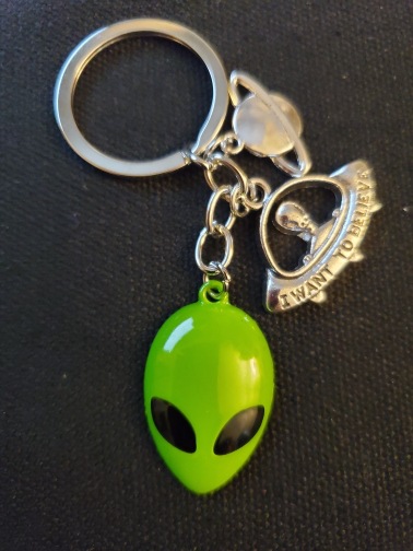 Wholesale Green Alien Spaceship Rocket Alloy Keychains