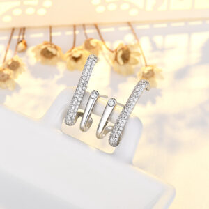 High-grade ear studs (platinum plated color retention)