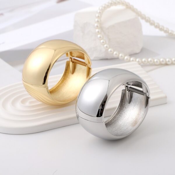Wholesale Alloy Electroplating Exaggerated Large Smooth Bracelet