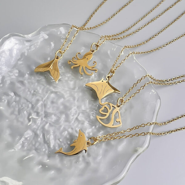 Wholesale Stainless Steel Marine Series 18K Gold Fishtail Dolphin Necklace Clavicle Chain
