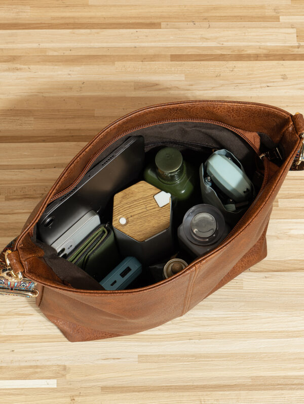 Wholesale of Large Capacity Retro Wide Shoulder Straps, Soft Leather Crossbody Shoulder Bags