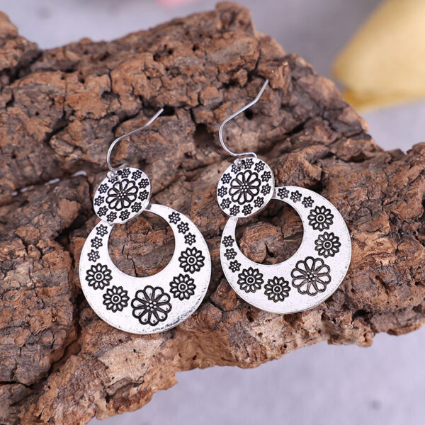 O1CN01bAqnUg2KhMIfAQOLX_3295829588-0-cib Wholesale Vintage Cutout Moon ALlloy Earrings