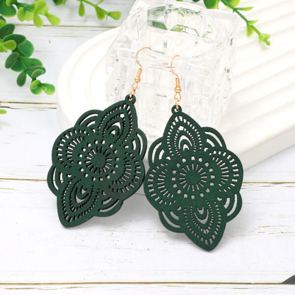 O1CN01bDDO5y1ftMZIhUP0O_3172764064-0-cib Wholesale Carved Pattern Pendant Vintage Elegant Earrings